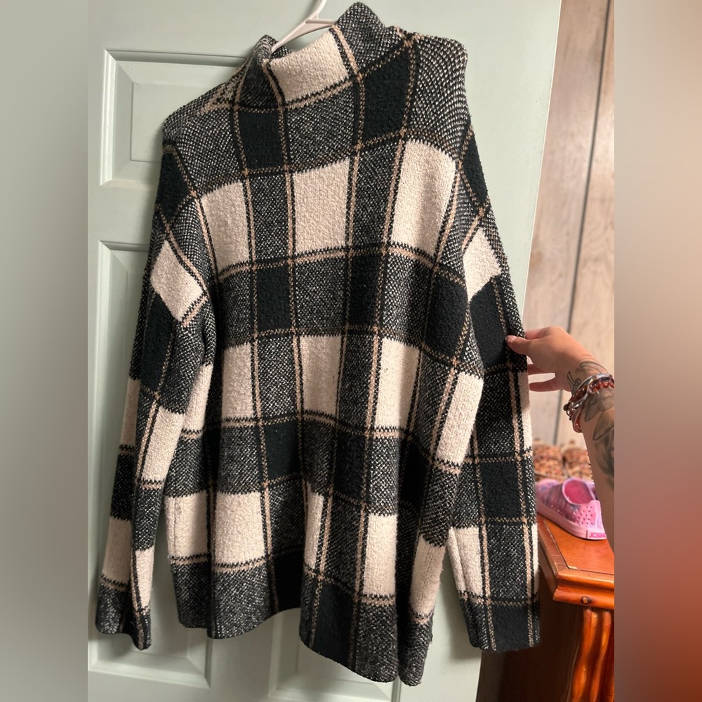 Oversized, plaid sweater!